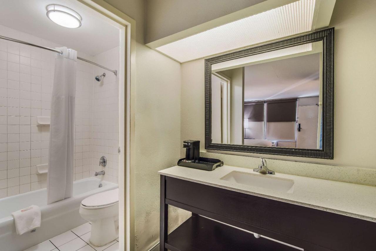 Clarion Inn & Suites Florence Zewnętrze zdjęcie