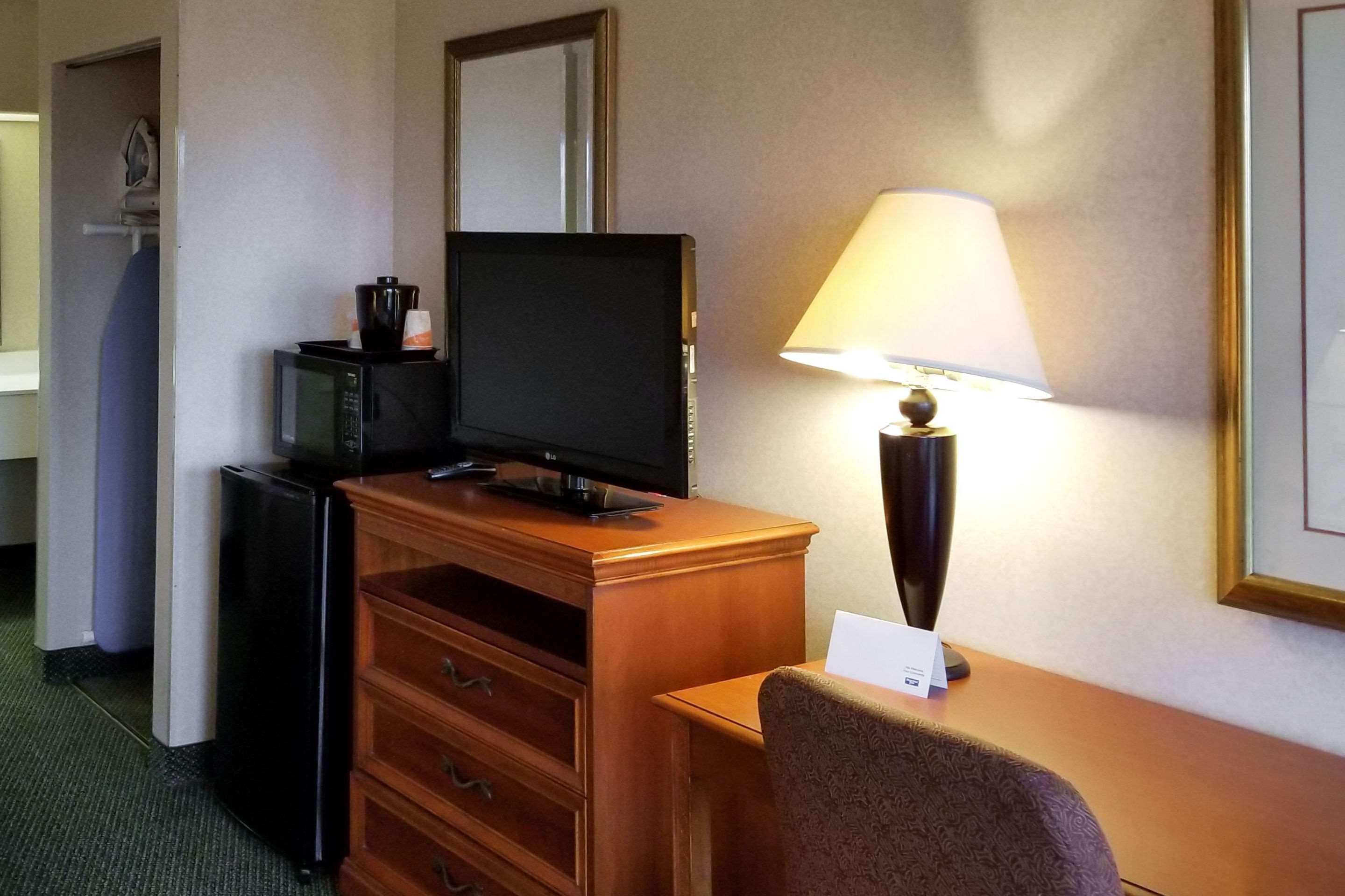 Clarion Inn & Suites Florence Zewnętrze zdjęcie